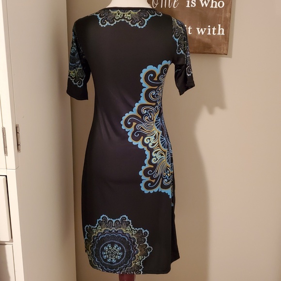 Stunning Body Con Dress! - Picture 7 of 11